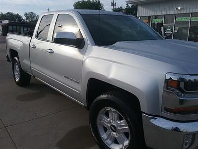 2017 Chevrolet Silverado 1500 LT Z71 - Photo 4 - Silvis, IL 61282