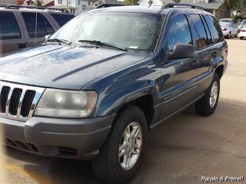 2002 Jeep Grand Cherokee Laredo   - Photo 2 - Davenport, IA 52802