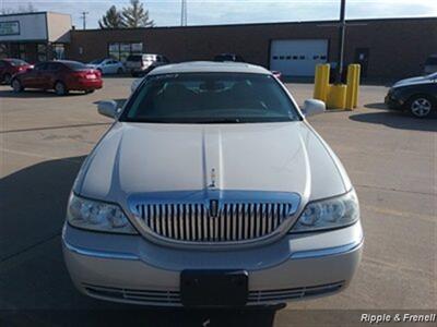 2003 Lincoln Town Car Cartier   - Photo 1 - Davenport, IA 52802