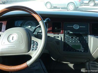 2003 Lincoln Town Car Cartier   - Photo 12 - Davenport, IA 52802