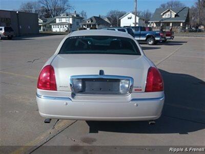 2003 Lincoln Town Car Cartier   - Photo 5 - Davenport, IA 52802