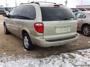 2007 Dodge Grand Caravan SXT   - Photo 4 - Davenport, IA 52802