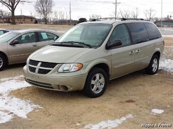 2007 Dodge Grand Caravan SXT   - Photo 1 - Davenport, IA 52802