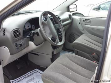 2007 Dodge Grand Caravan SXT   - Photo 3 - Davenport, IA 52802