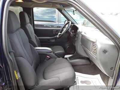 2004 Chevrolet S-10 LS 4dr Crew Cab LS   - Photo 10 - Davenport, IA 52802