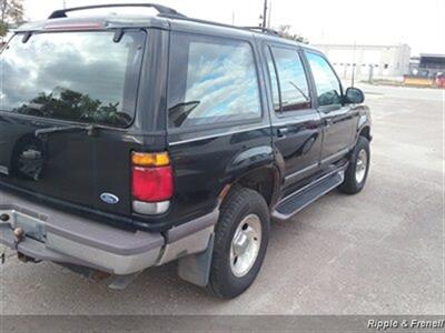 1997 Ford Explorer XL 4dr XL   - Photo 6 - Davenport, IA 52802