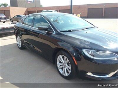 2015 Chrysler 200 Limited   - Photo 4 - Davenport, IA 52802