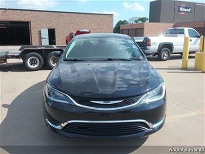 2015 Chrysler 200 Limited   - Photo 1 - Davenport, IA 52802