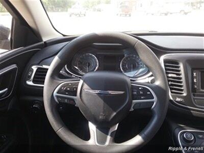 2015 Chrysler 200 Limited   - Photo 12 - Davenport, IA 52802