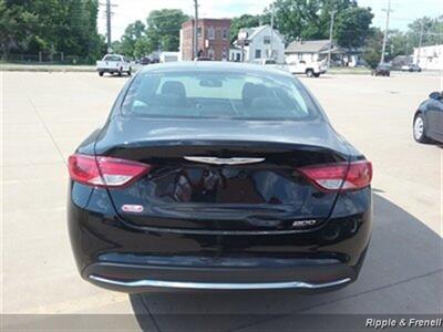 2015 Chrysler 200 Limited   - Photo 5 - Davenport, IA 52802