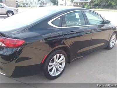 2015 Chrysler 200 Limited   - Photo 6 - Davenport, IA 52802