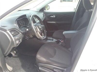 2019 Jeep Cherokee Latitude - Photo 8 - Davenport, IA 52802