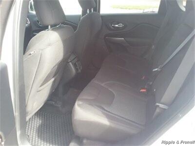 2019 Jeep Cherokee Latitude - Photo 9 - Davenport, IA 52802