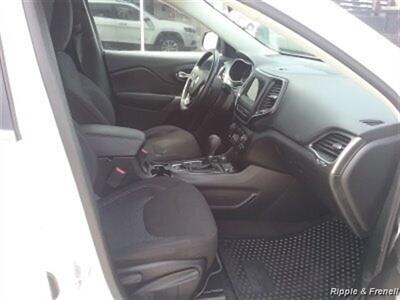 2019 Jeep Cherokee Latitude - Photo 10 - Davenport, IA 52802