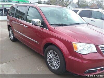 2015 Chrysler Town & Country Touring-L   - Photo 4 - Davenport, IA 52802