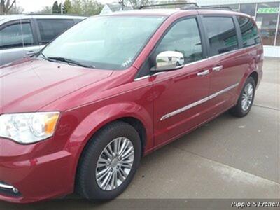 2015 Chrysler Town & Country Touring-L   - Photo 3 - Davenport, IA 52802