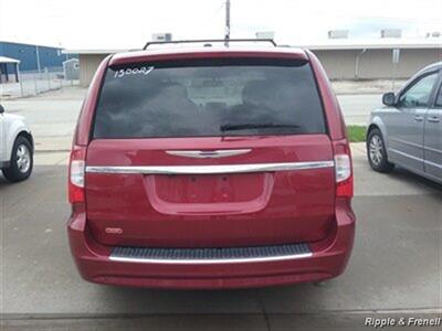 2015 Chrysler Town & Country Touring-L   - Photo 5 - Davenport, IA 52802