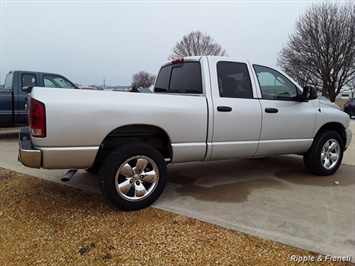 2005 Dodge Ram 1500 SLT 4dr Quad Cab SLT   - Photo 6 - Davenport, IA 52802