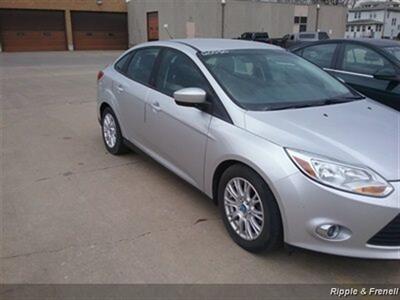 2012 Ford Focus SE   - Photo 3 - Davenport, IA 52802