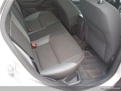 2012 Ford Focus SE   - Photo 11 - Davenport, IA 52802