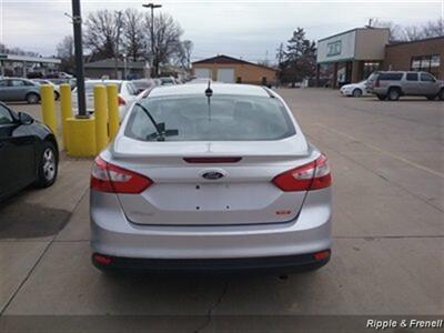 2012 Ford Focus SE   - Photo 5 - Davenport, IA 52802