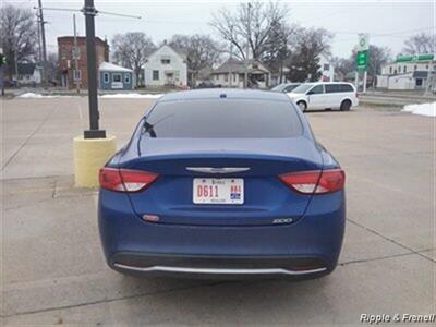 2015 Chrysler 200 Limited   - Photo 5 - Davenport, IA 52802