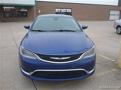 2015 Chrysler 200 Limited   - Photo 1 - Davenport, IA 52802