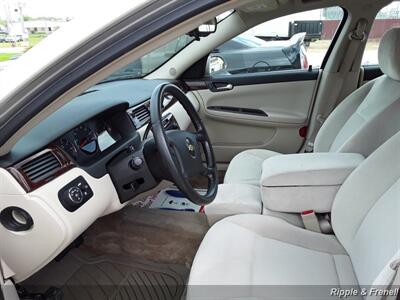 2011 Chevrolet Impala LT   - Photo 12 - Davenport, IA 52802