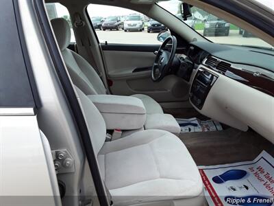 2011 Chevrolet Impala LT   - Photo 9 - Davenport, IA 52802