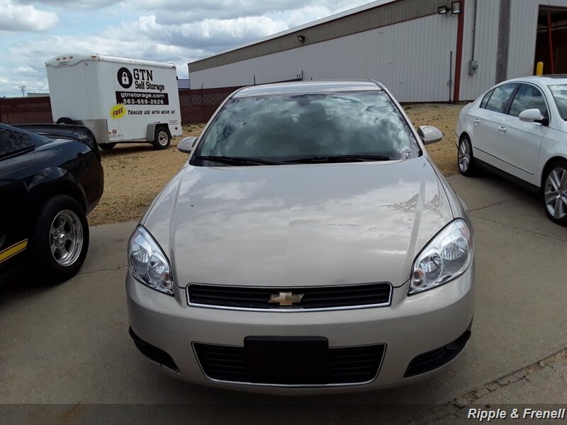 2011 Chevrolet Impala LT   - Photo 1 - Davenport, IA 52802