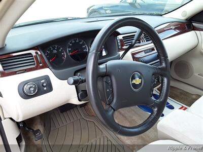 2011 Chevrolet Impala LT   - Photo 13 - Davenport, IA 52802
