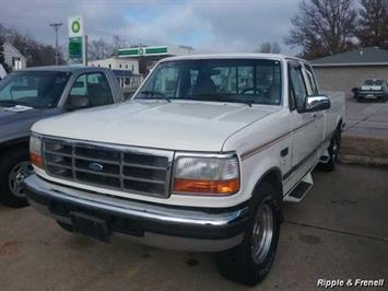 1996 Ford F-250 XLT   - Photo 1 - Davenport, IA 52802