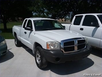 2006 Dodge Dakota ST   - Photo 1 - Davenport, IA 52802