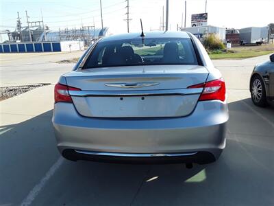 2013 Chrysler 200 Touring   - Photo 9 - De Witt, IA 52742