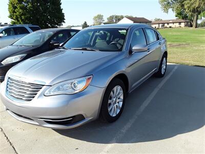 2013 Chrysler 200 Touring   - Photo 4 - De Witt, IA 52742