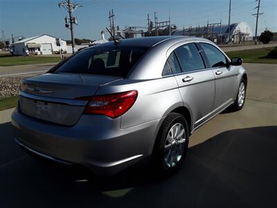 2013 Chrysler 200 Touring   - Photo 10 - De Witt, IA 52742