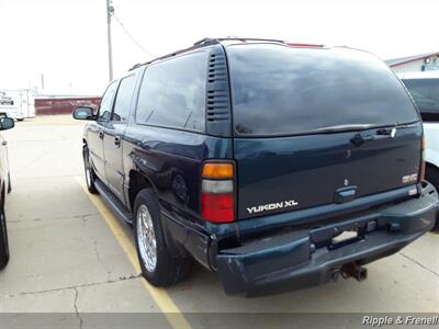 2005 GMC Yukon XL Denali   - Photo 7 - Davenport, IA 52802