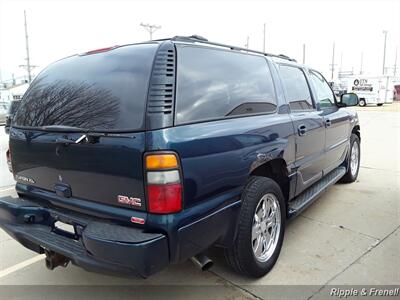 2005 GMC Yukon XL Denali   - Photo 9 - Davenport, IA 52802