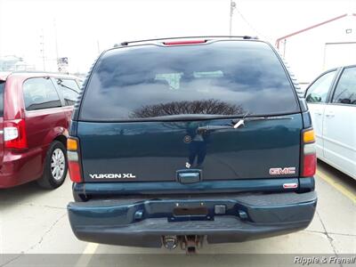 2005 GMC Yukon XL Denali   - Photo 8 - Davenport, IA 52802