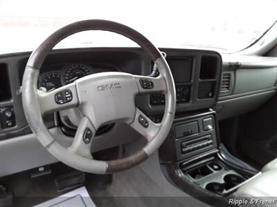 2005 GMC Yukon XL Denali   - Photo 5 - Davenport, IA 52802