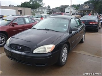 2006 Ford Taurus SE   - Photo 1 - Davenport, IA 52802