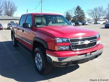 2006 Chevrolet Silverado 1500 LT1 LT1 4dr Crew Cab   - Photo 1 - Davenport, IA 52802