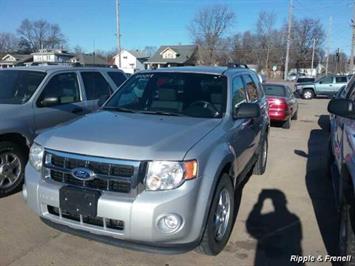 2011 Ford Escape XLT   - Photo 1 - Davenport, IA 52802