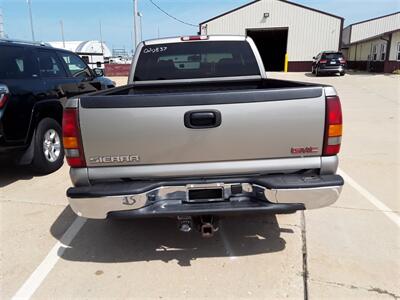 2002 GMC Sierra 1500 SLE   - Photo 8 - Davenport, IA 52802