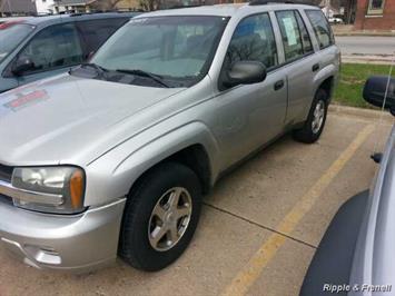 2004 Chevrolet Trailblazer LS   - Photo 2 - Davenport, IA 52802