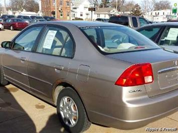 2002 Honda Civic LX   - Photo 2 - Davenport, IA 52802