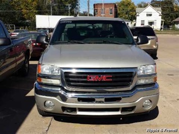 2007 GMC Sierra 1500 Classic Work Truck   - Photo 1 - Davenport, IA 52802