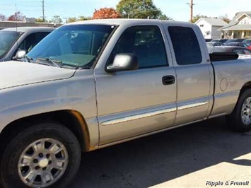 2007 GMC Sierra 1500 Classic Work Truck   - Photo 2 - Davenport, IA 52802