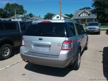 2008 Ford Taurus X SEL - Photo 2 - Davenport, IA 52802