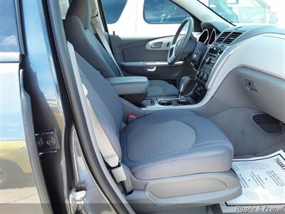 2012 Chevrolet Traverse LS   - Photo 12 - Davenport, IA 52802